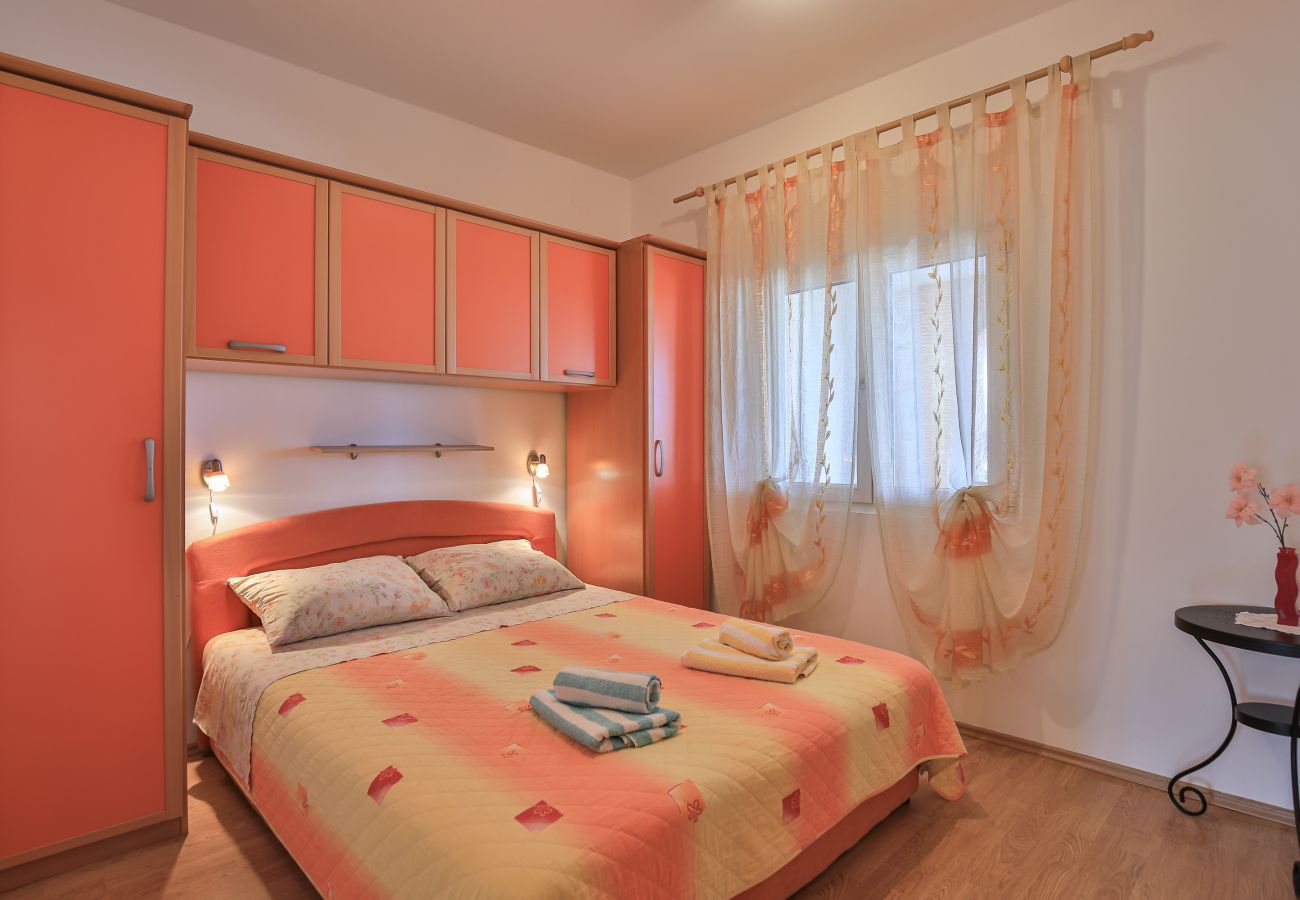 House in Vir - Maria, Familienfreundliches Ferienhaus mit