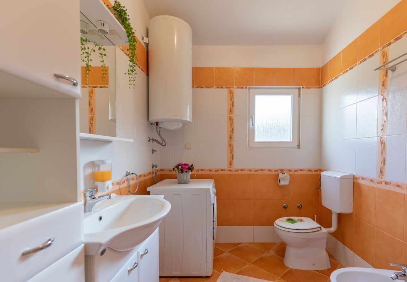 House in Vir - Maria, Familienfreundliches Ferienhaus mit