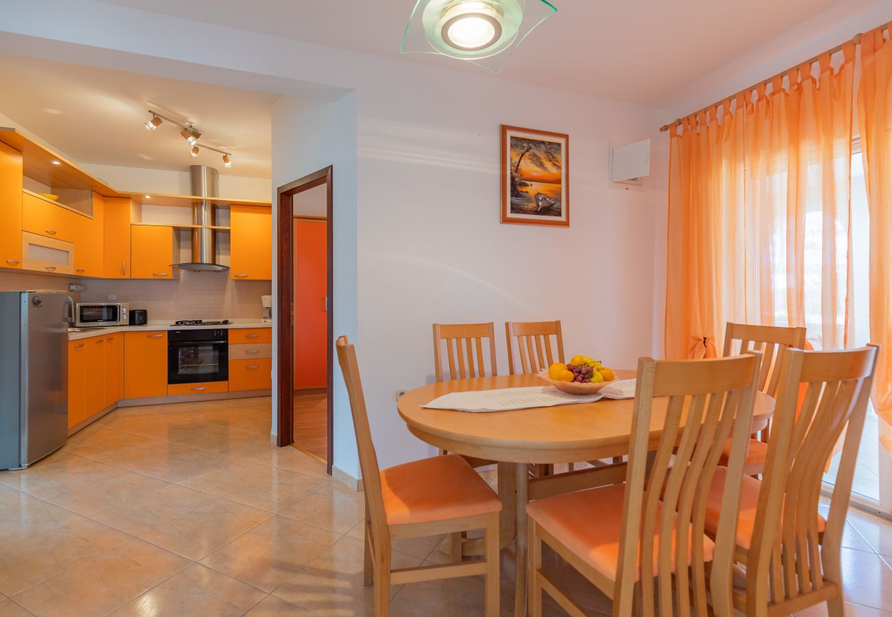 House in Vir - Maria, Familienfreundliches Ferienhaus mit