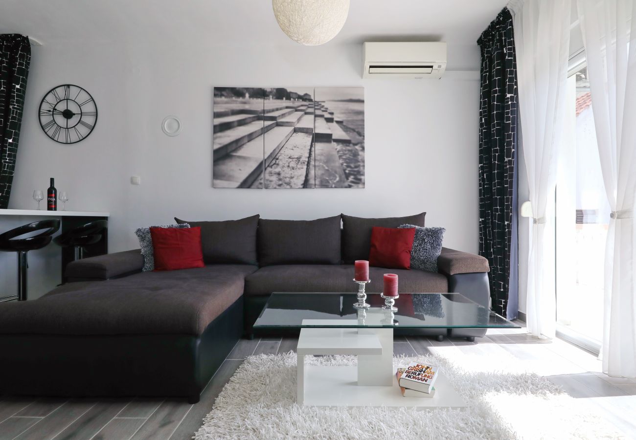 Apartment in Rovanjska - Marina, No. 2