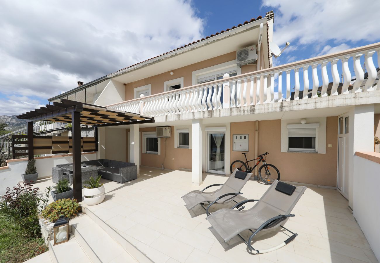 Apartment in Rovanjska - Marina, No. 1 - with garden and sea view