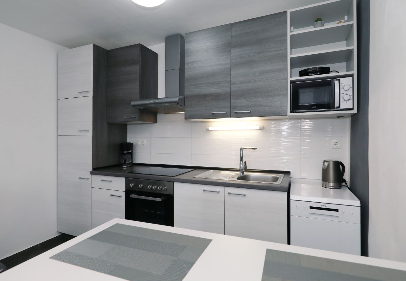 Apartment in Rovanjska - Marina, No. 1 - with garden and sea view