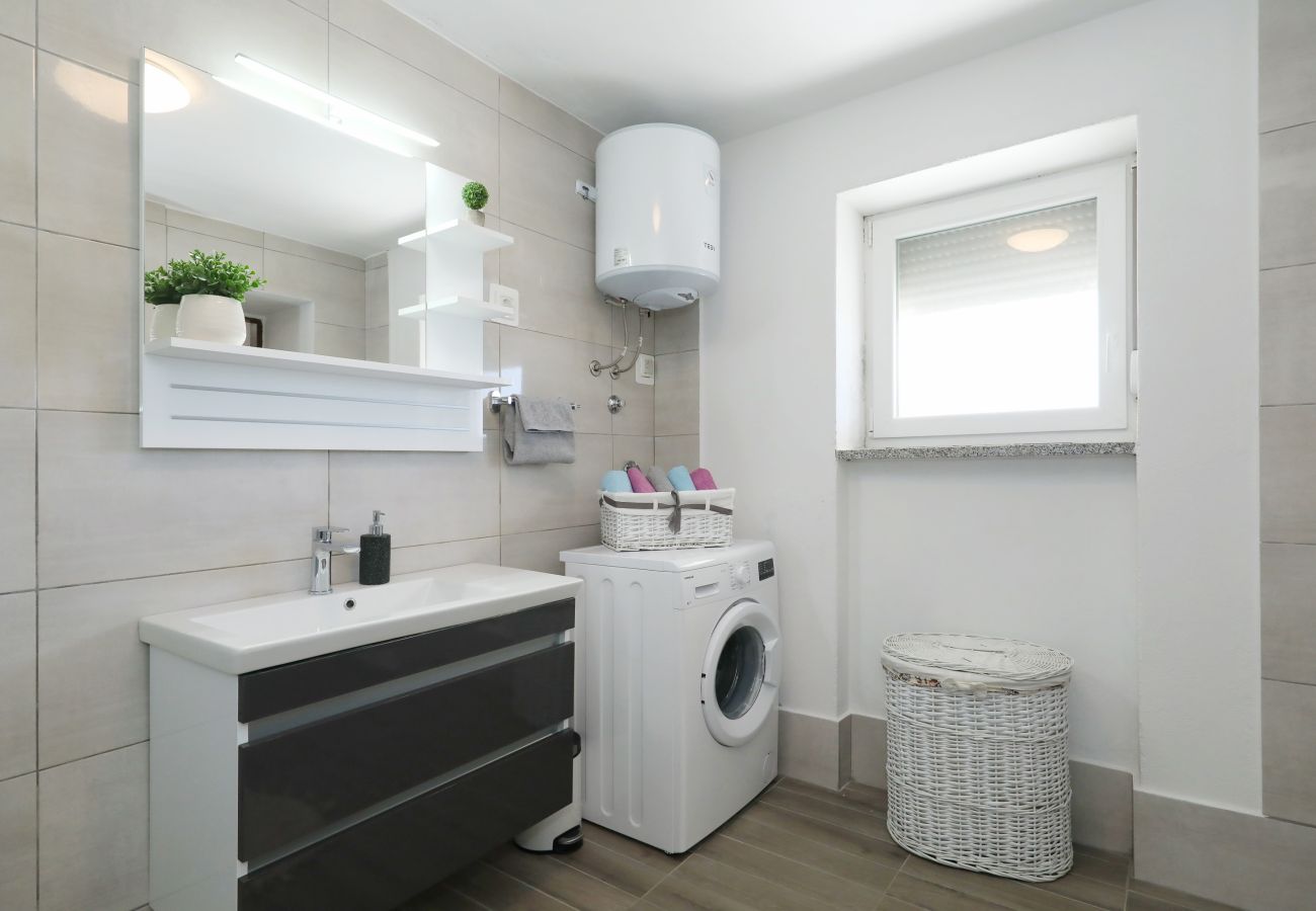 Apartment in Rovanjska - Marina, No. 1 - with garden and sea view