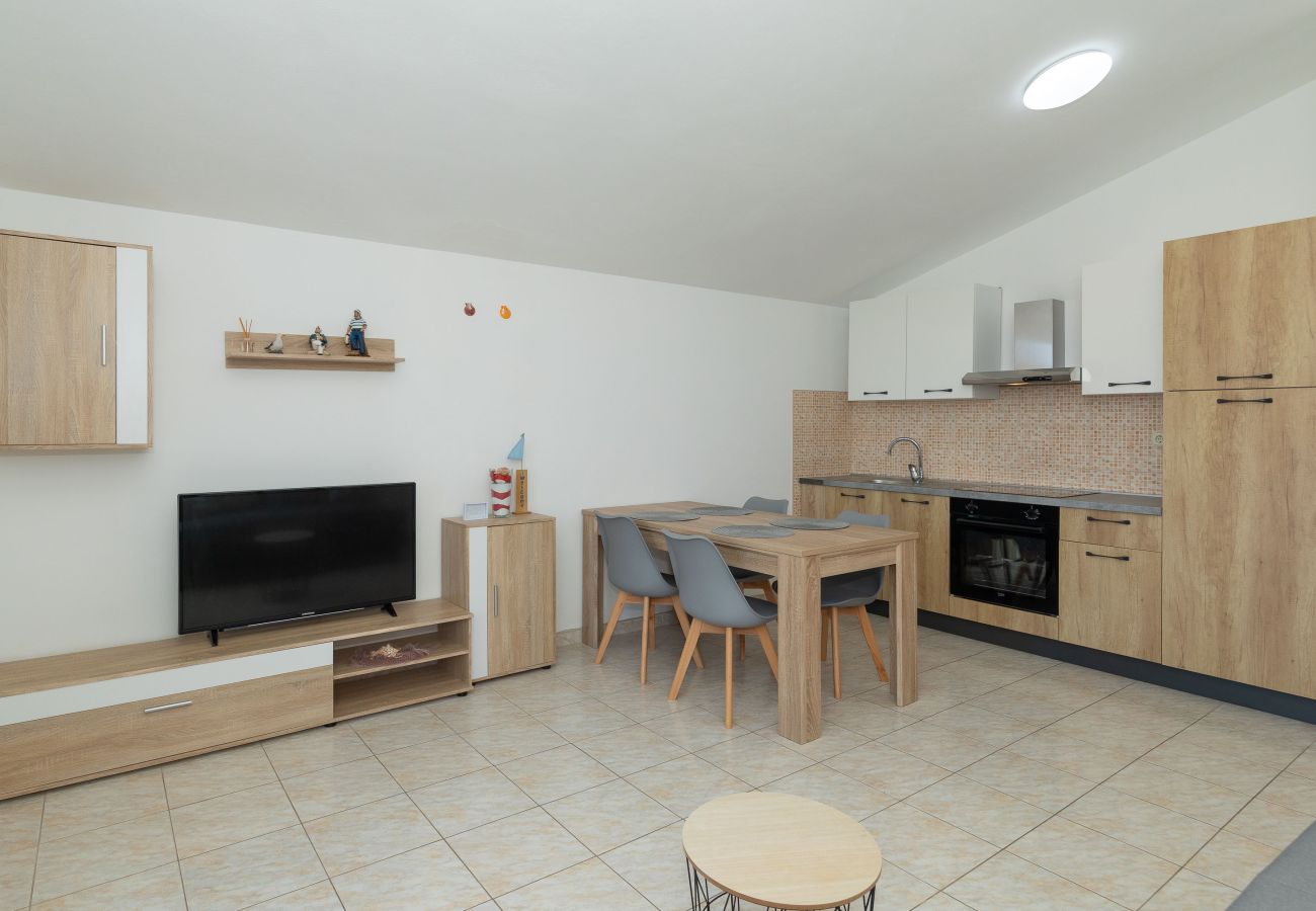 Apartment in Vrsi - Perinic, No. 2