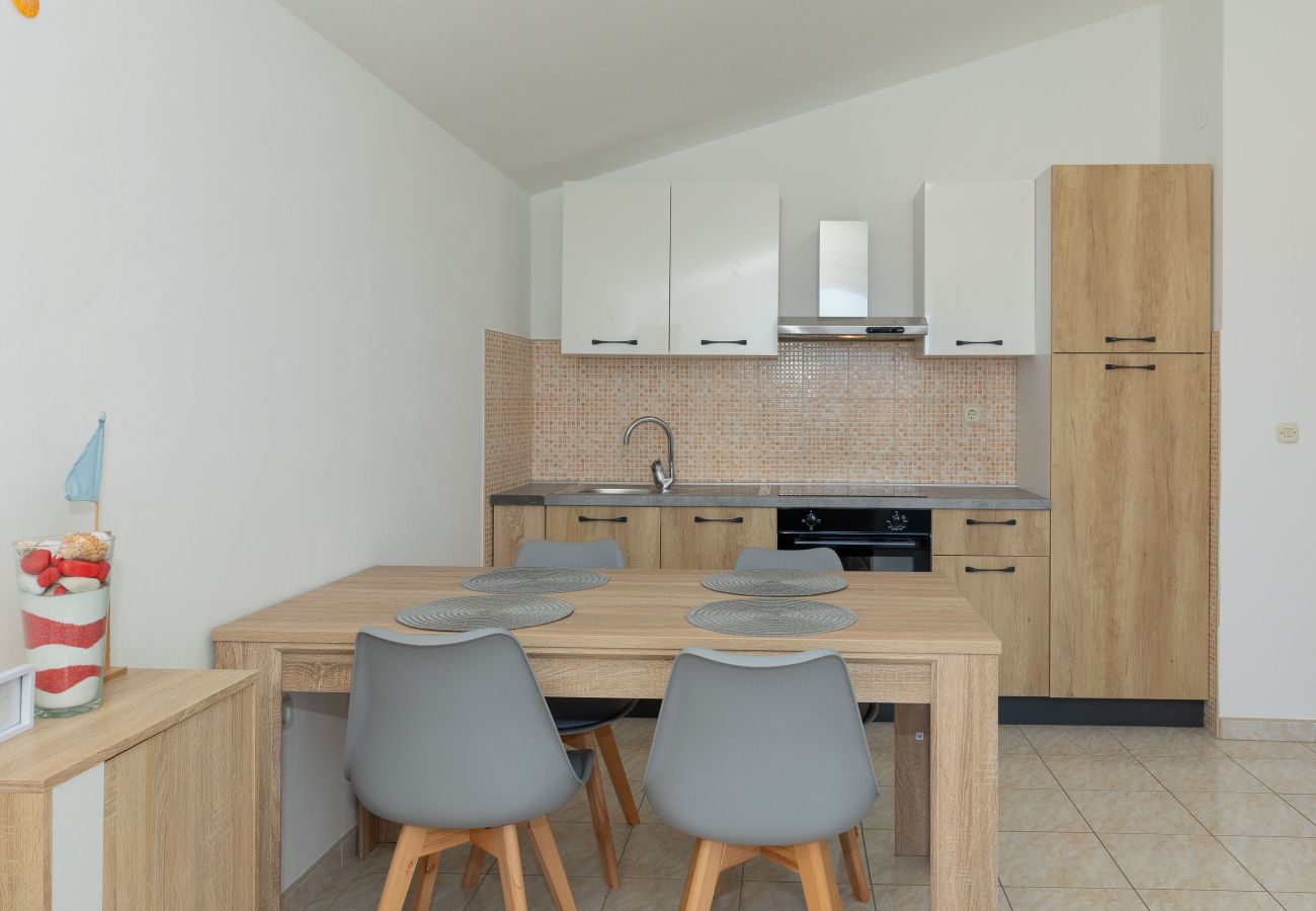 Apartment in Vrsi - Perinic, No. 2