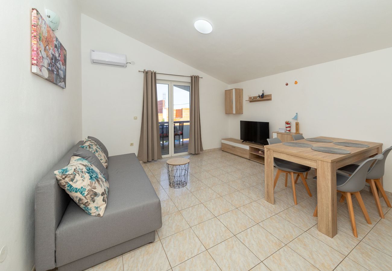 Apartment in Vrsi - Perinic, No. 2