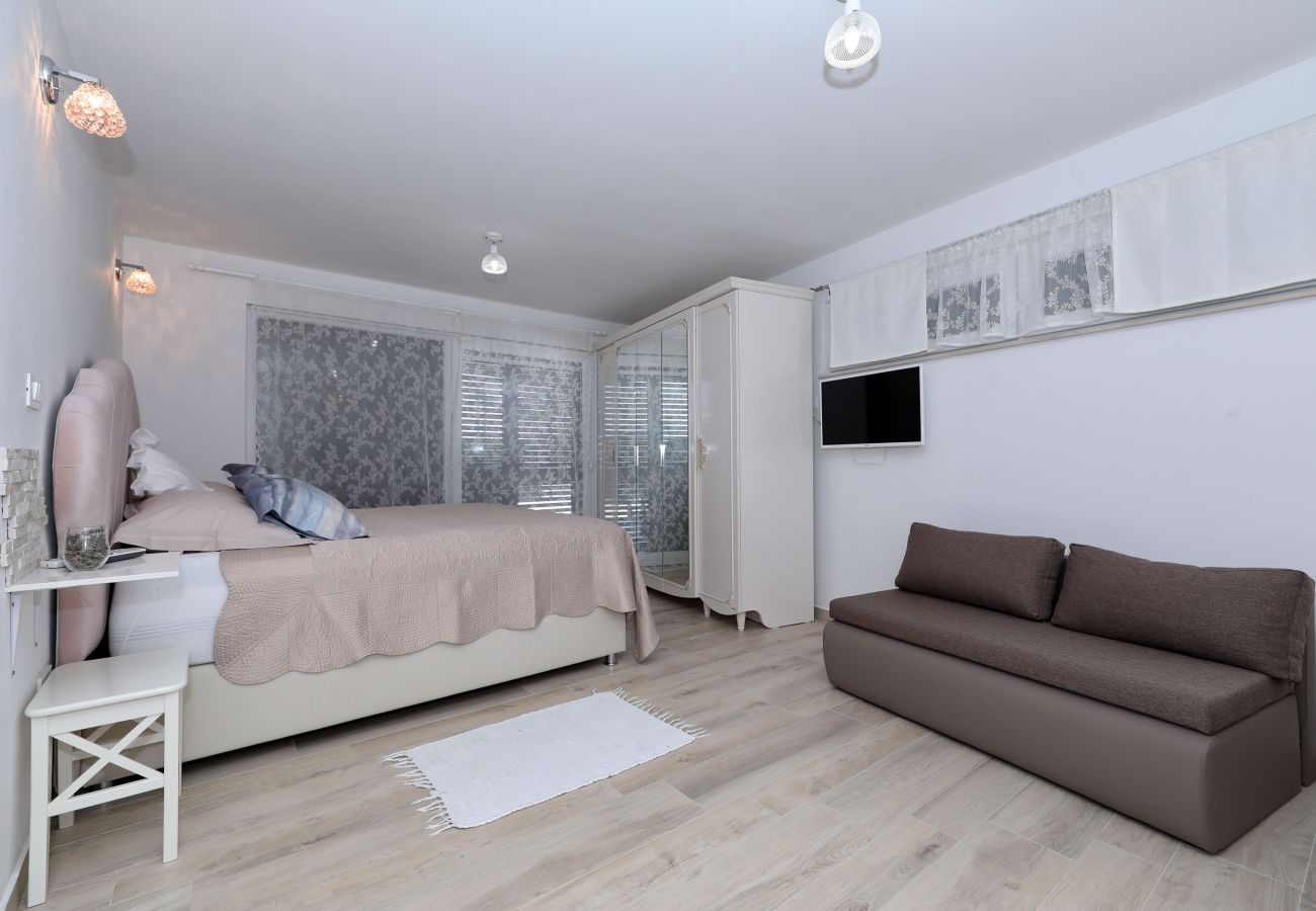 Villa in Sveti Filip i Jakov - Villa Azuro with Heated Pool