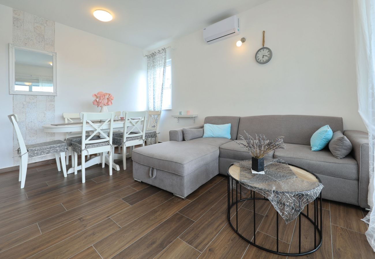 Villa in Sveti Filip i Jakov - Villa Azuro with Heated Pool
