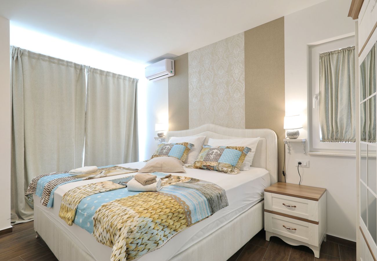 Villa in Sveti Filip i Jakov - Villa Azuro with Heated Pool