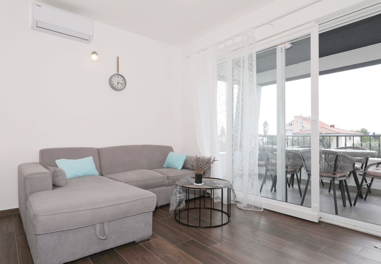 Villa in Sveti Filip i Jakov - Villa Azuro with Heated Pool