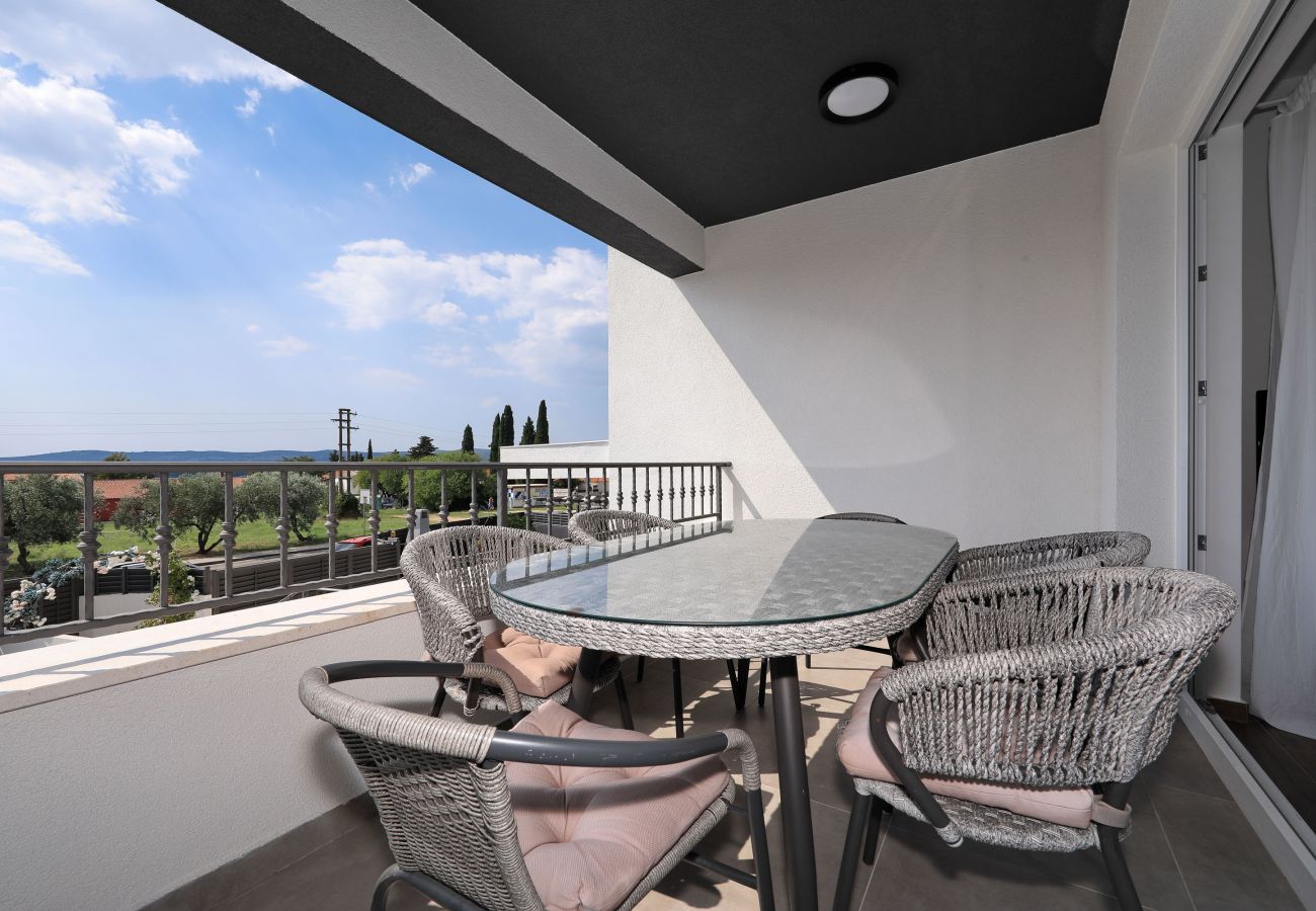 Villa in Sveti Filip i Jakov - Villa Azuro with Heated Pool