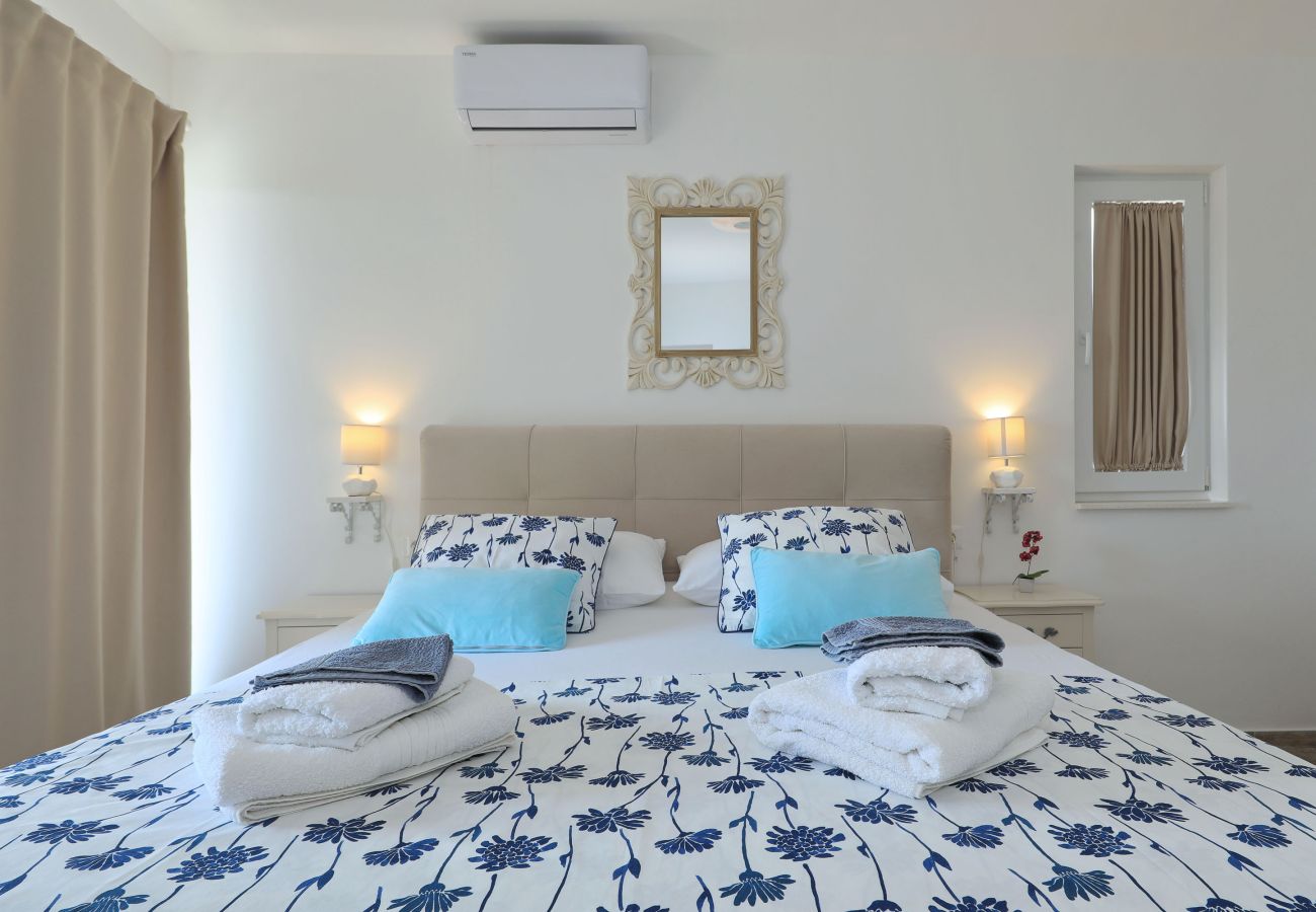 Villa in Sveti Filip i Jakov - Villa Azuro with Heated Pool