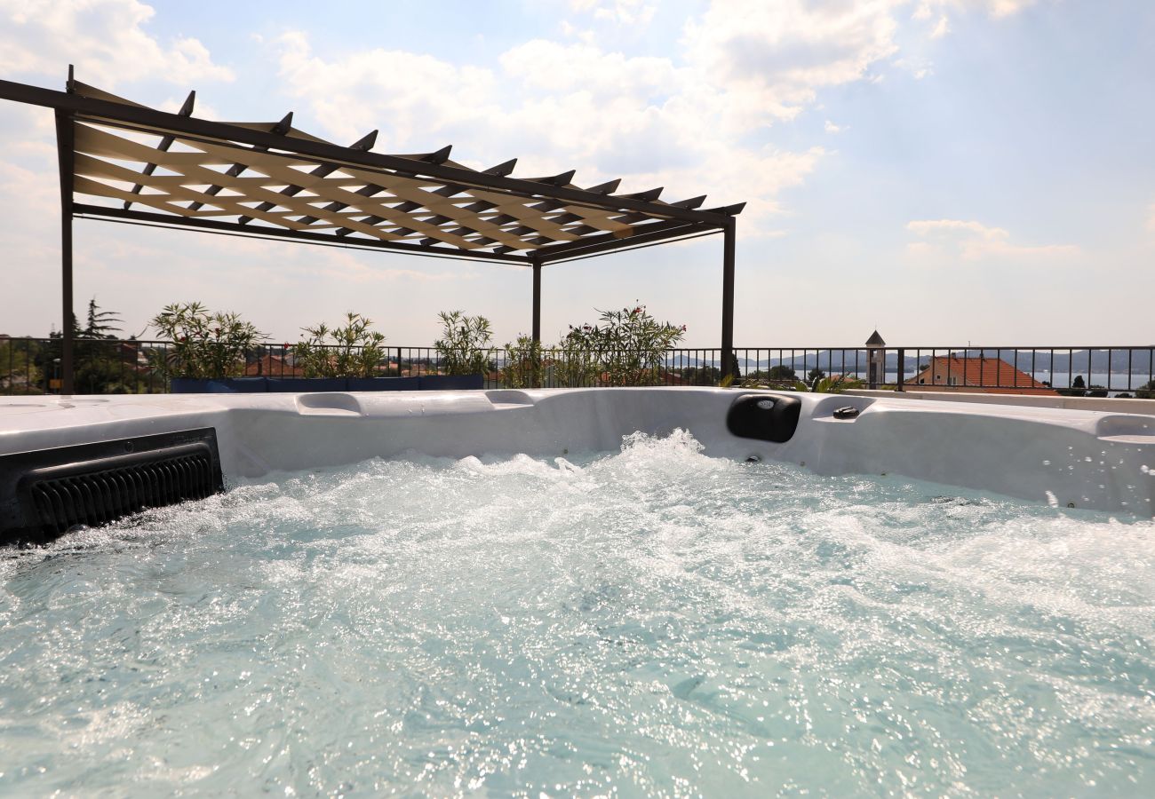 Villa in Sveti Filip i Jakov - Villa Azuro with Heated Pool