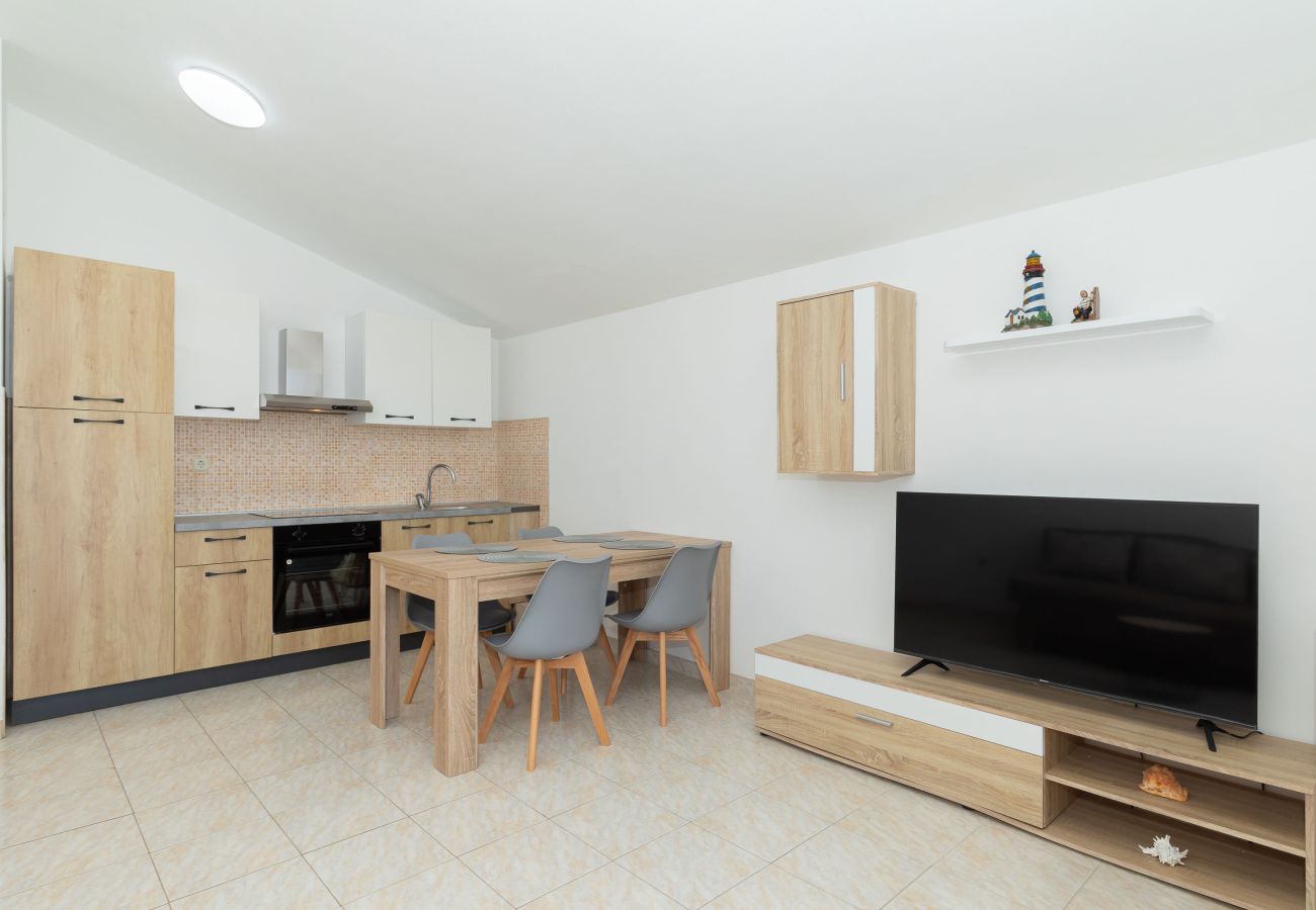 Apartment in Vrsi - perinic,no.1