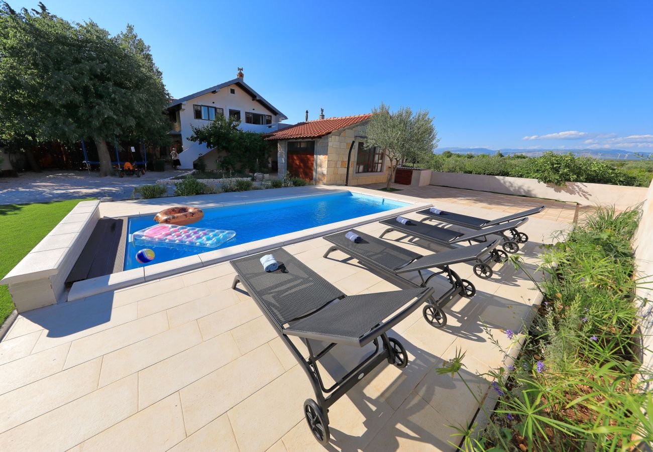 House in Puljane - Antona