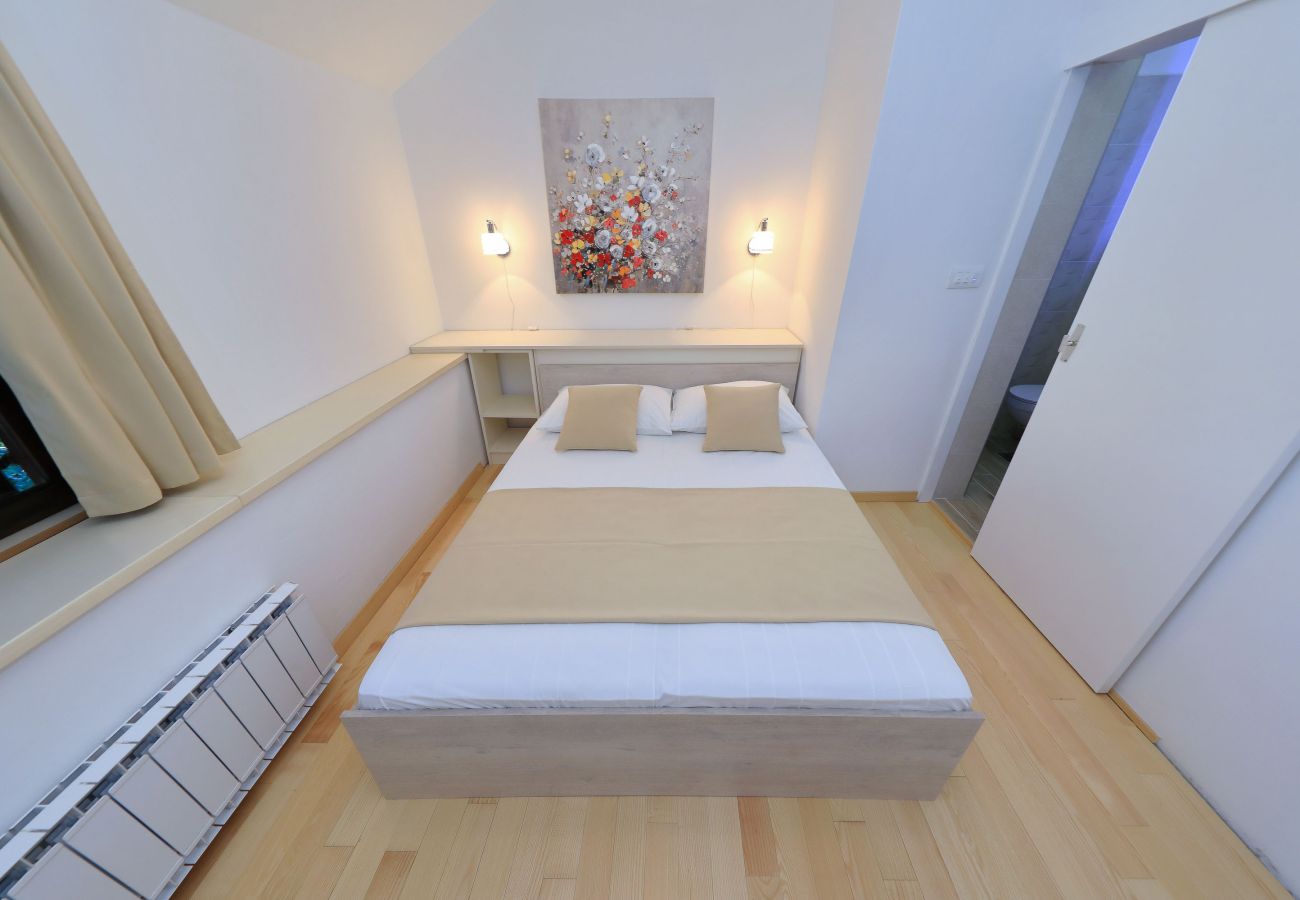 House in Puljane - Antona