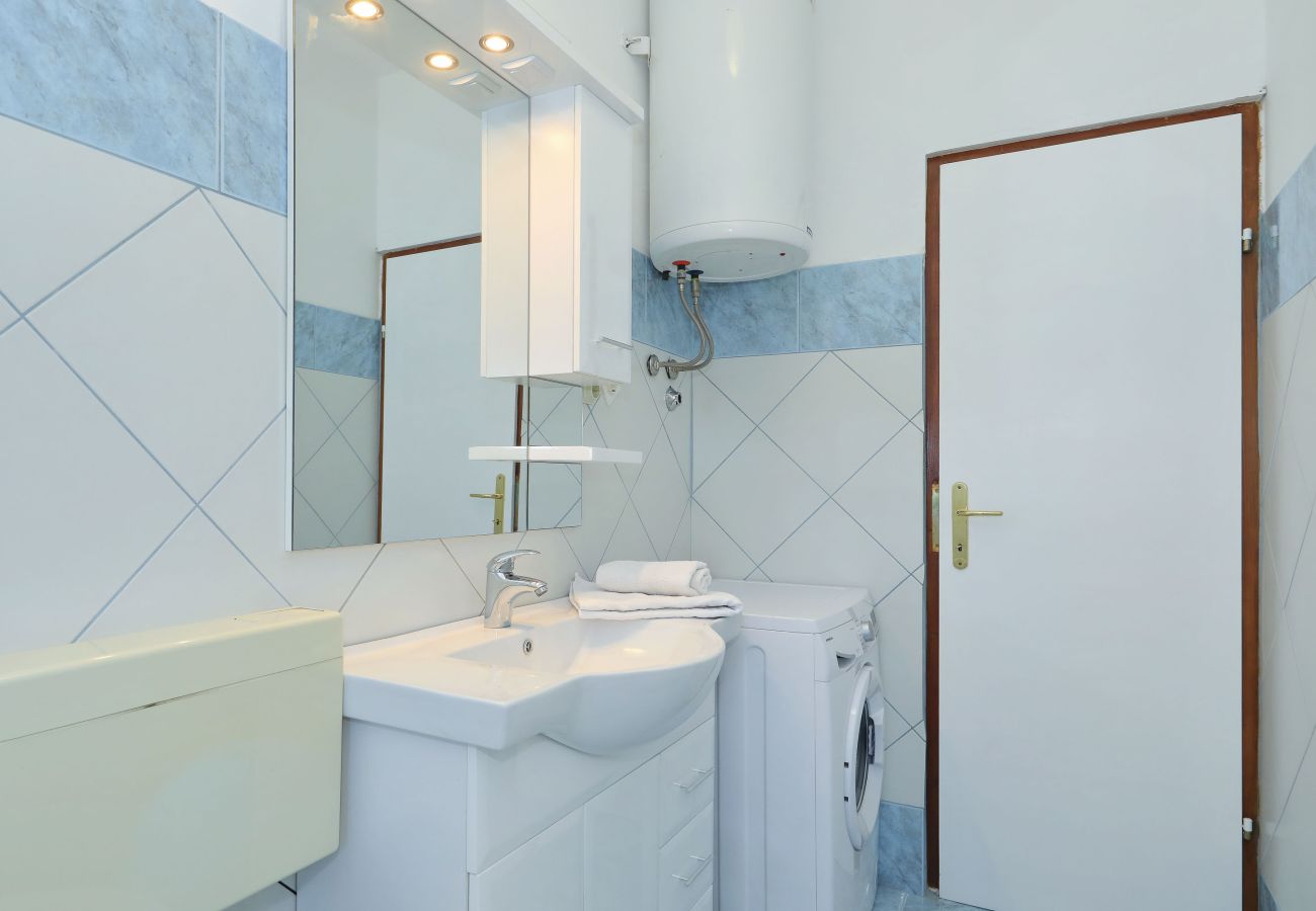 House in Puljane - Antona