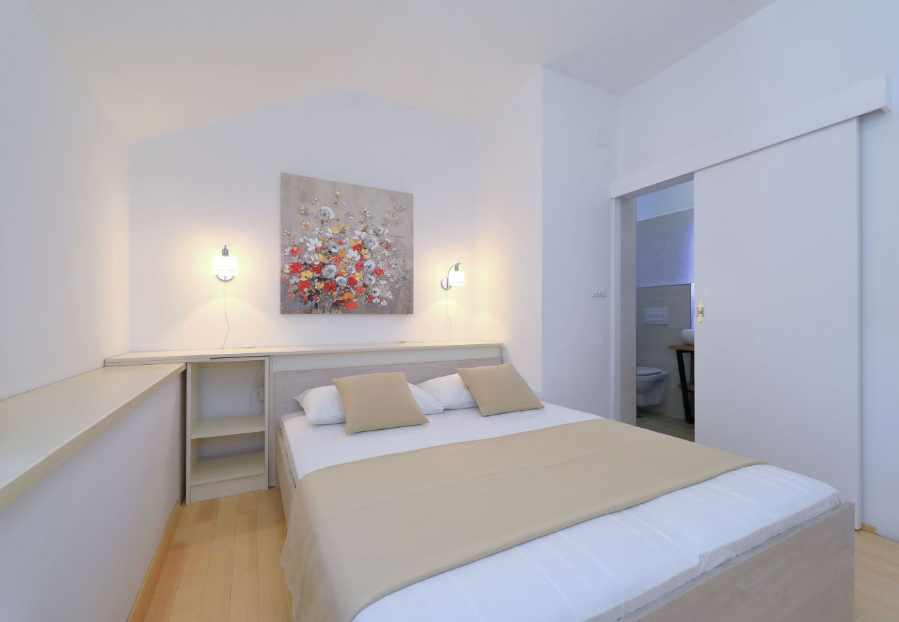 House in Puljane - Antona