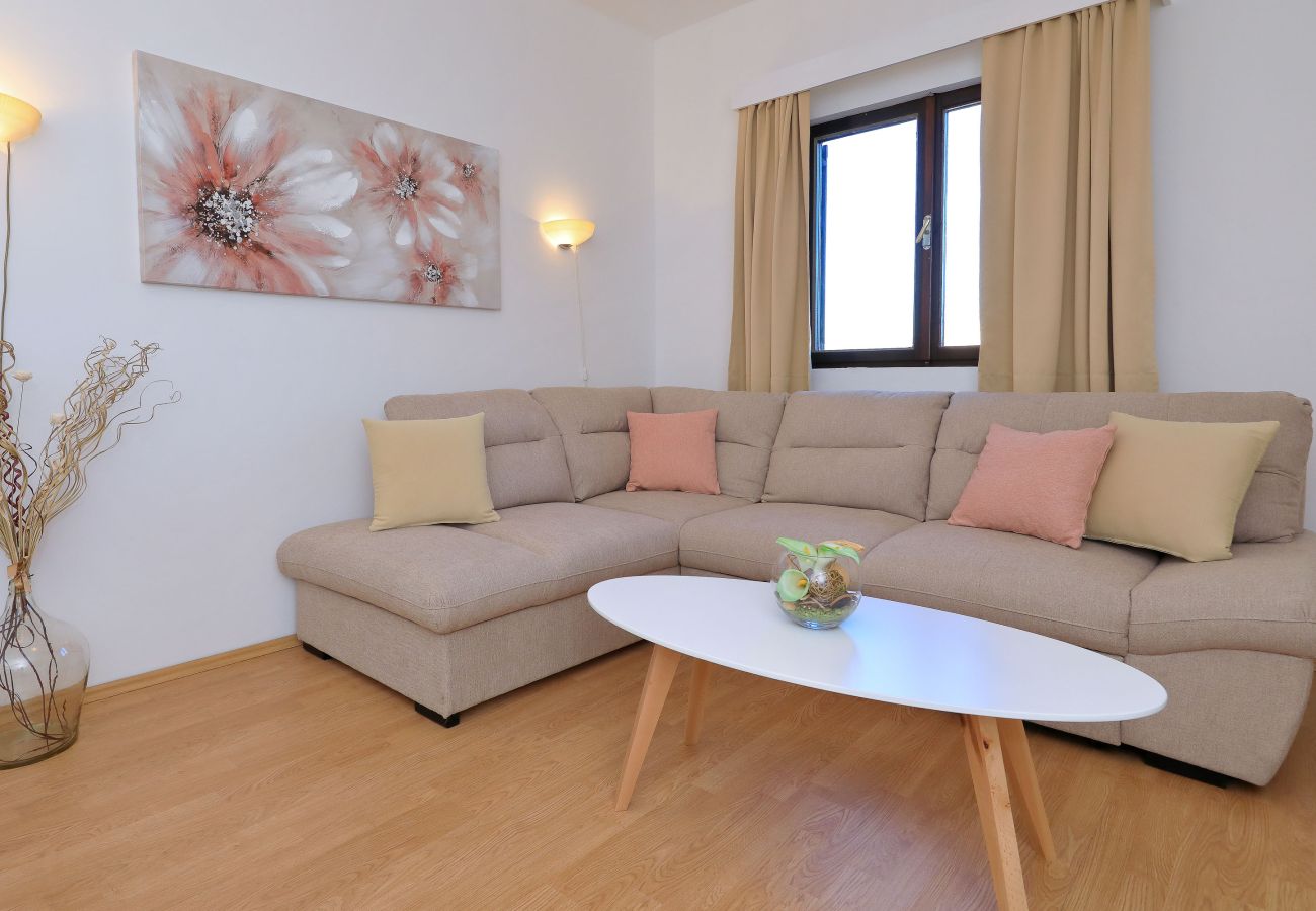 House in Puljane - Antona