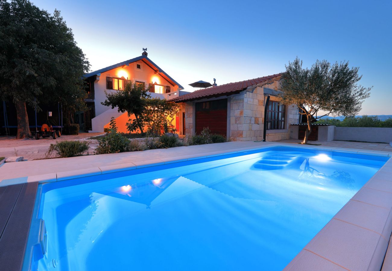 House in Puljane - Antona