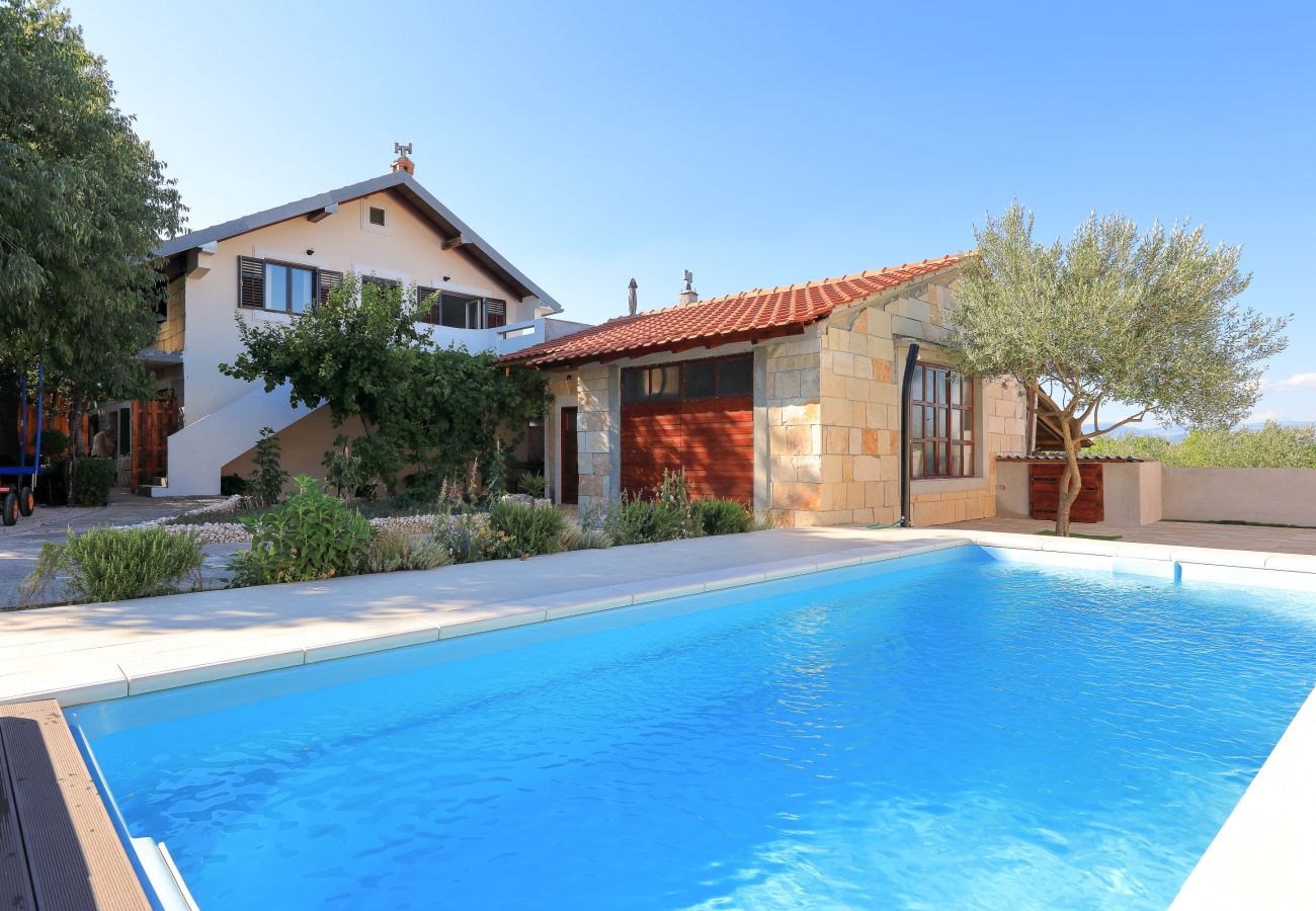 House in Puljane - Antona