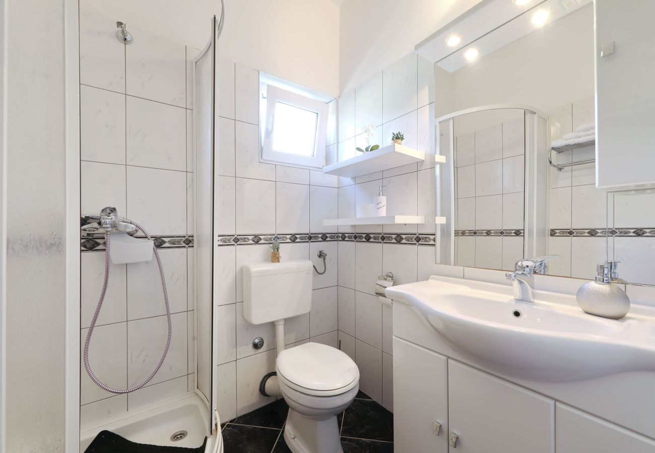 Apartment in Maslenica - Apartment LAURA 2