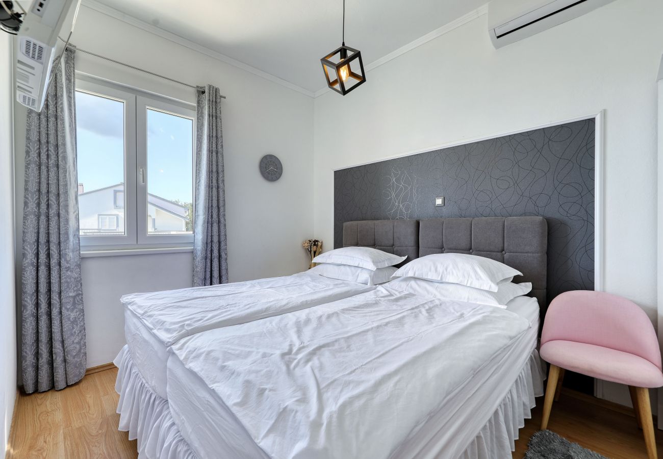 Apartment in Maslenica - Apartment LAURA 2