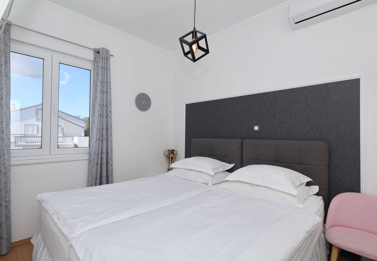 Apartment in Maslenica - Apartment LAURA 2