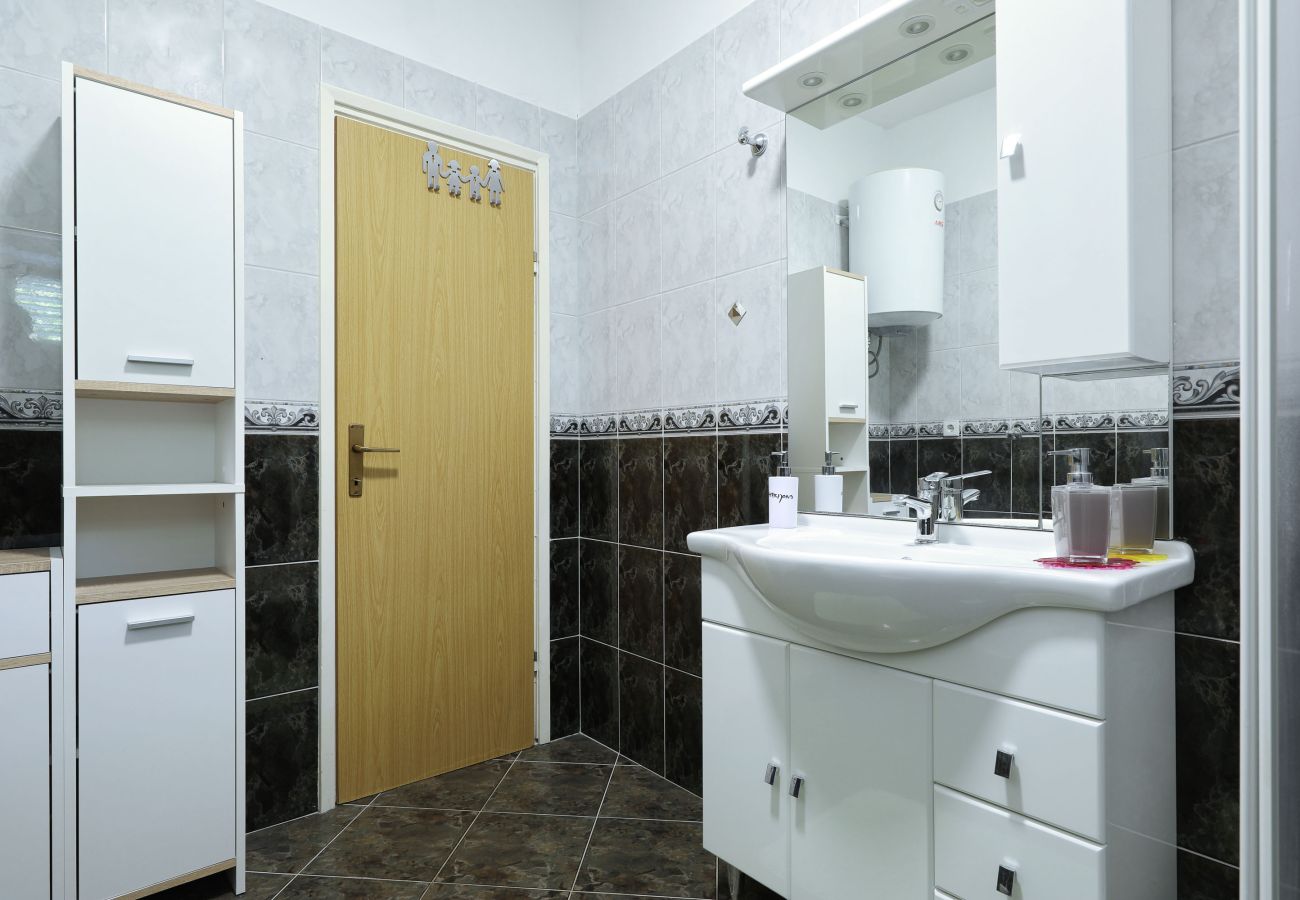 Apartment in Maslenica - Laura, No.3