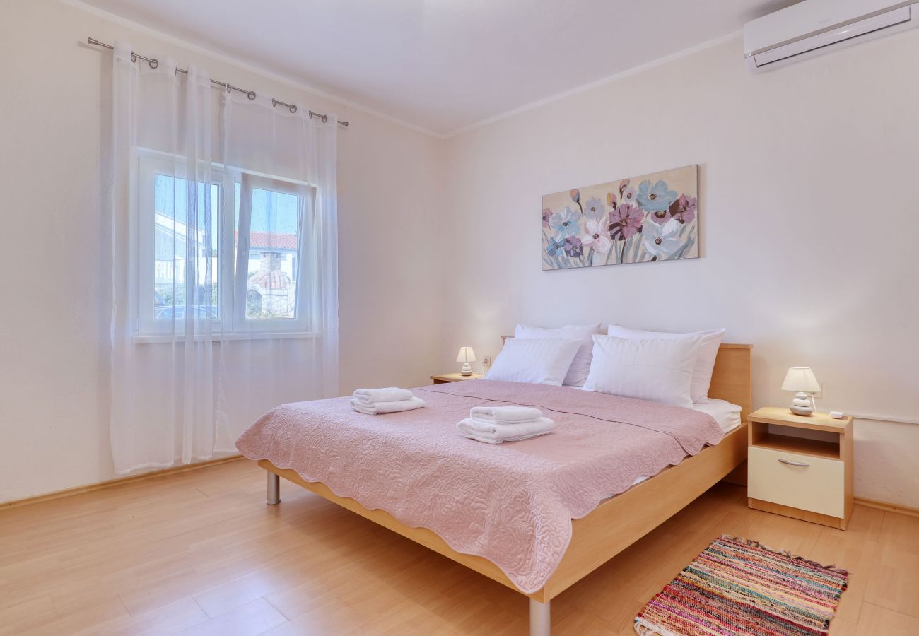 Apartment in Maslenica - Laura, No.3