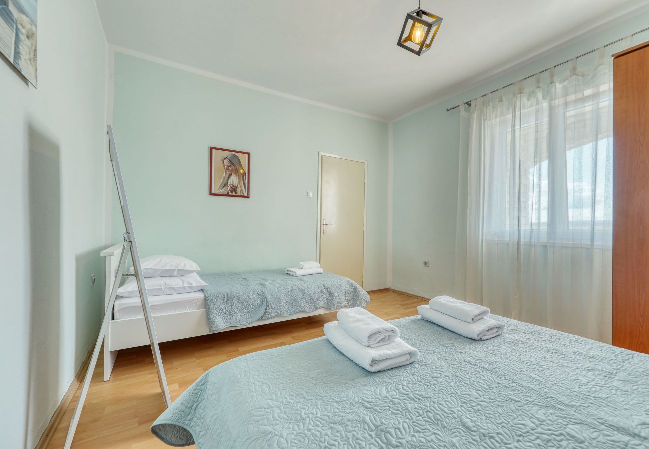 Apartment in Maslenica - Laura, No.3