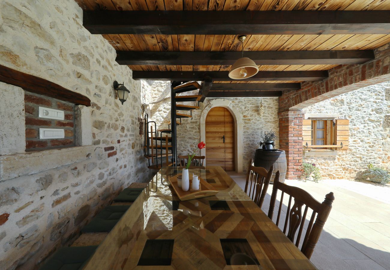 Villa in Nin - Villa Gland – Stilvolles Steinhaus mit Pool, Whirl