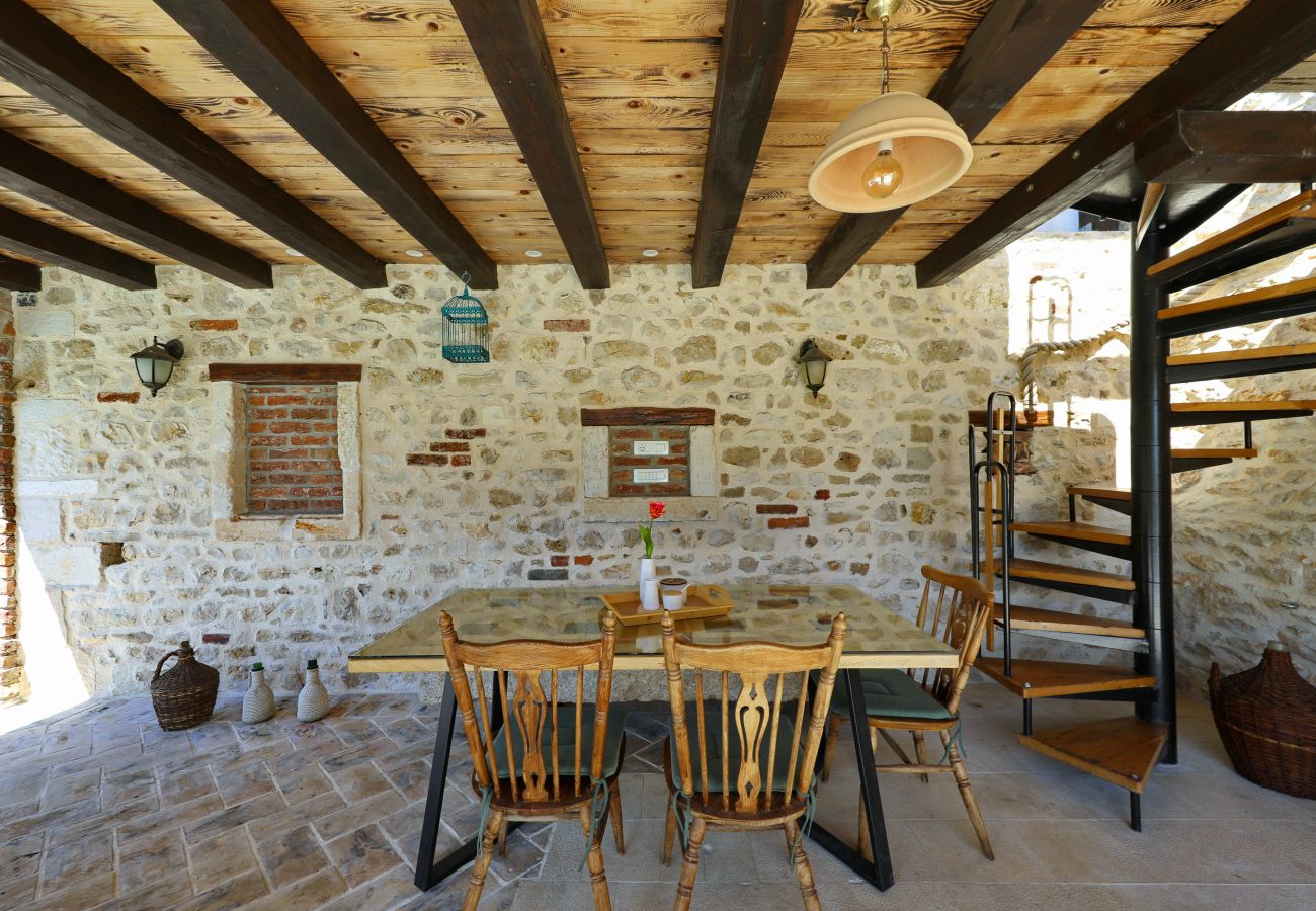 Villa in Nin - Villa Gland – Stilvolles Steinhaus mit Pool, Whirl