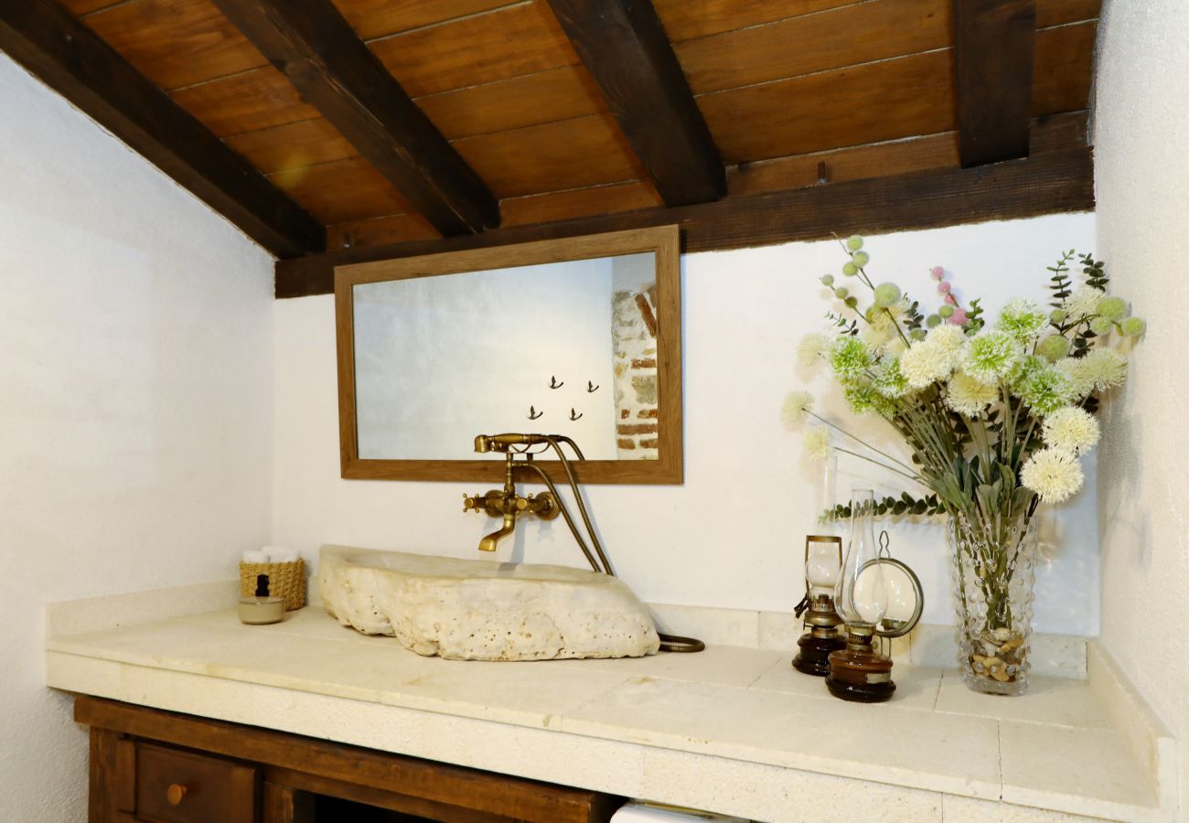 Villa in Nin - Villa Gland – Stilvolles Steinhaus mit Pool, Whirl