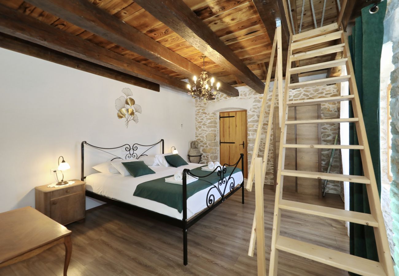 Villa in Nin - Villa Gland – Stilvolles Steinhaus mit Pool, Whirl