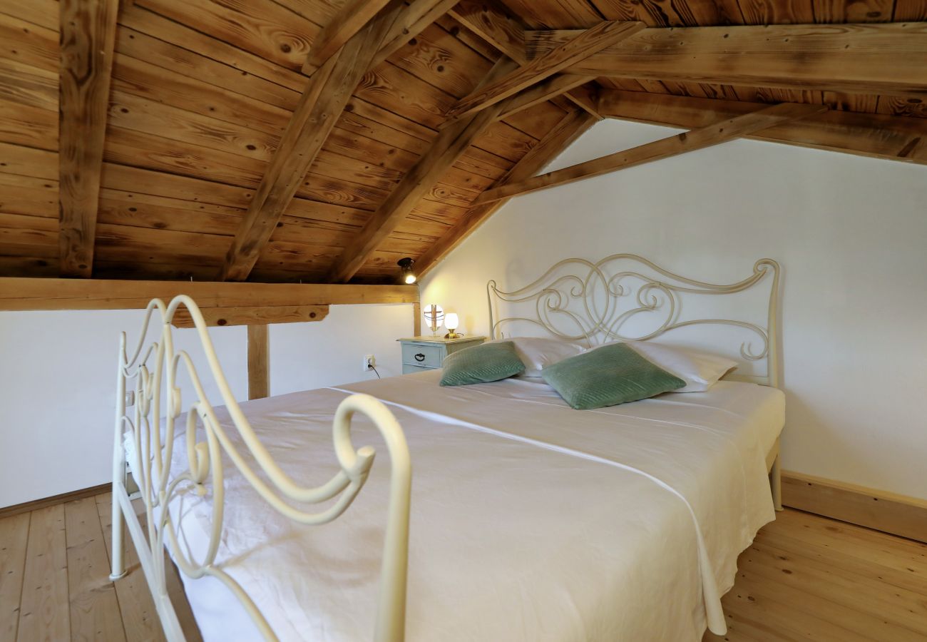 Villa in Nin - Villa Gland – Stilvolles Steinhaus mit Pool, Whirl