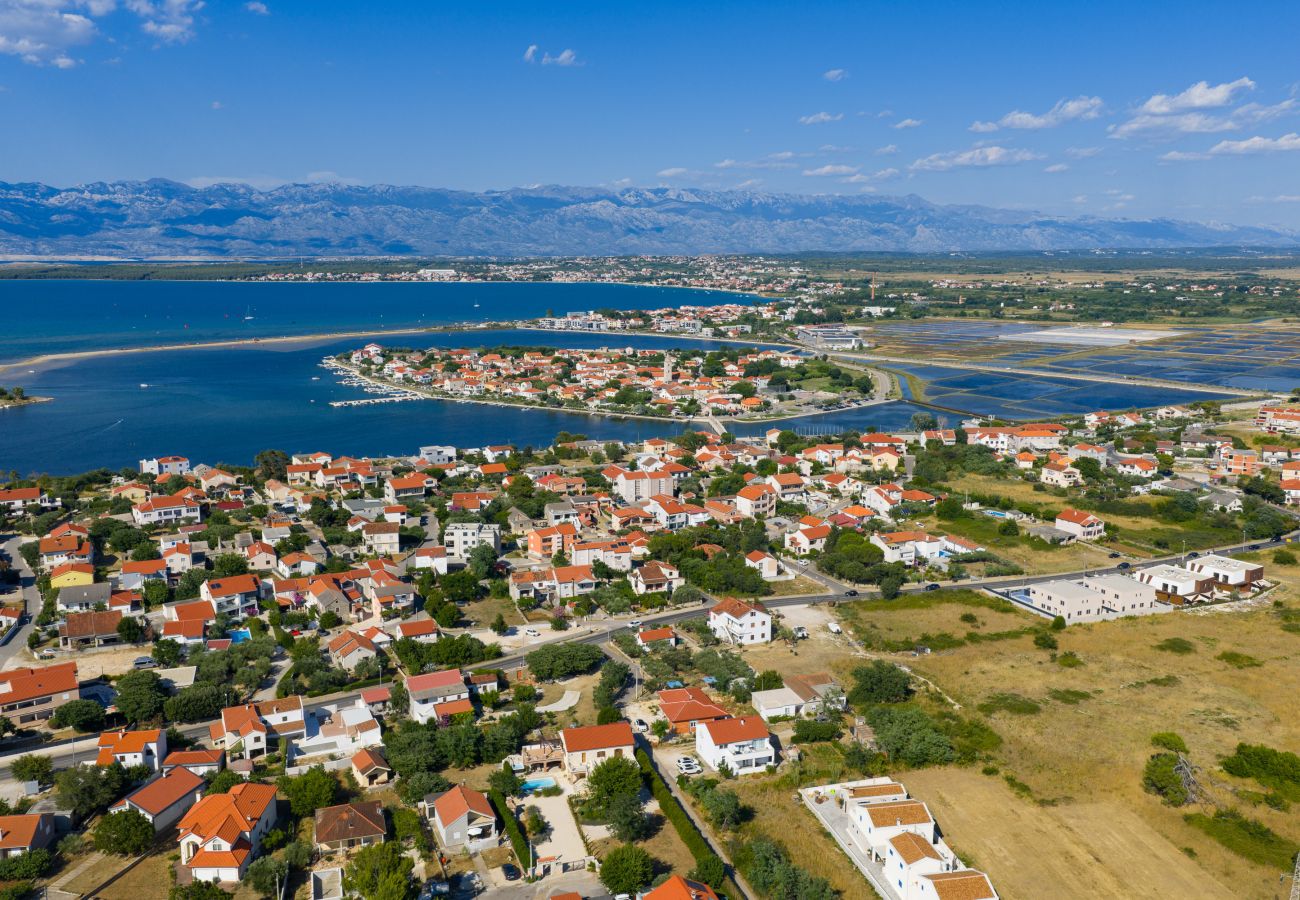 Villa in Nin - Villa Gland – Stilvolles Steinhaus mit Pool, Whirl