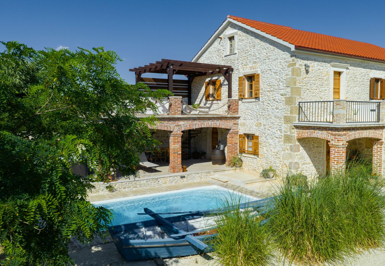 Villa in Nin - Villa Gland – Stilvolles Steinhaus mit Pool, Whirl
