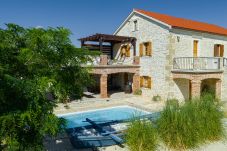Villa in Nin - Steinhaus Gland mit Pool & Whirlpool