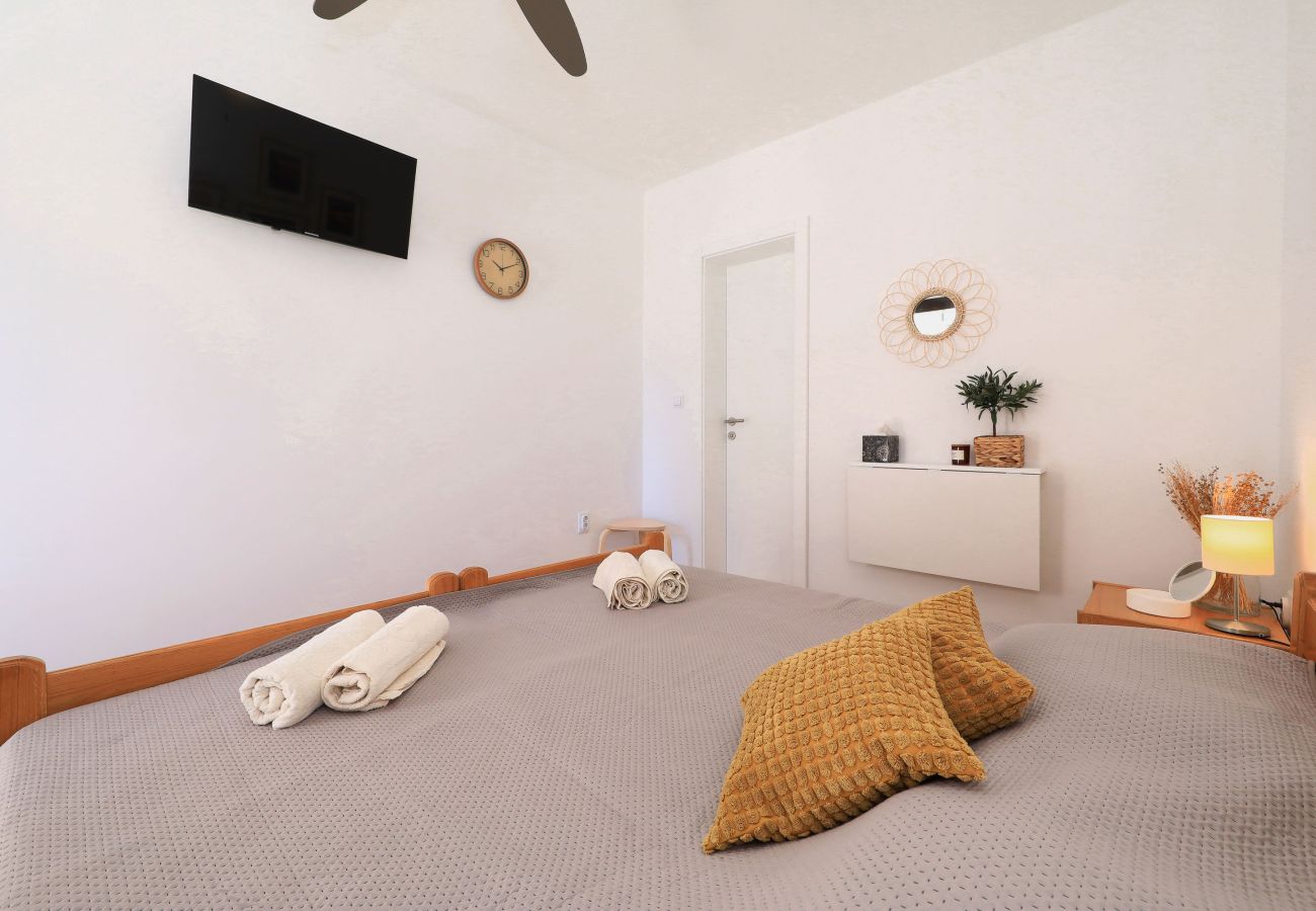 Rent by room in Starigrad - Hibis No. 2