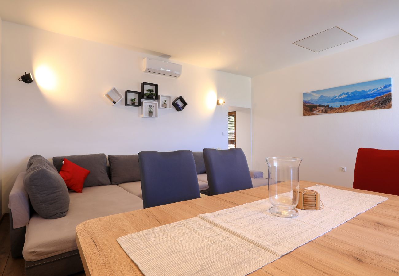 House in Starigrad - Holiday Home Milovac near Paklenica