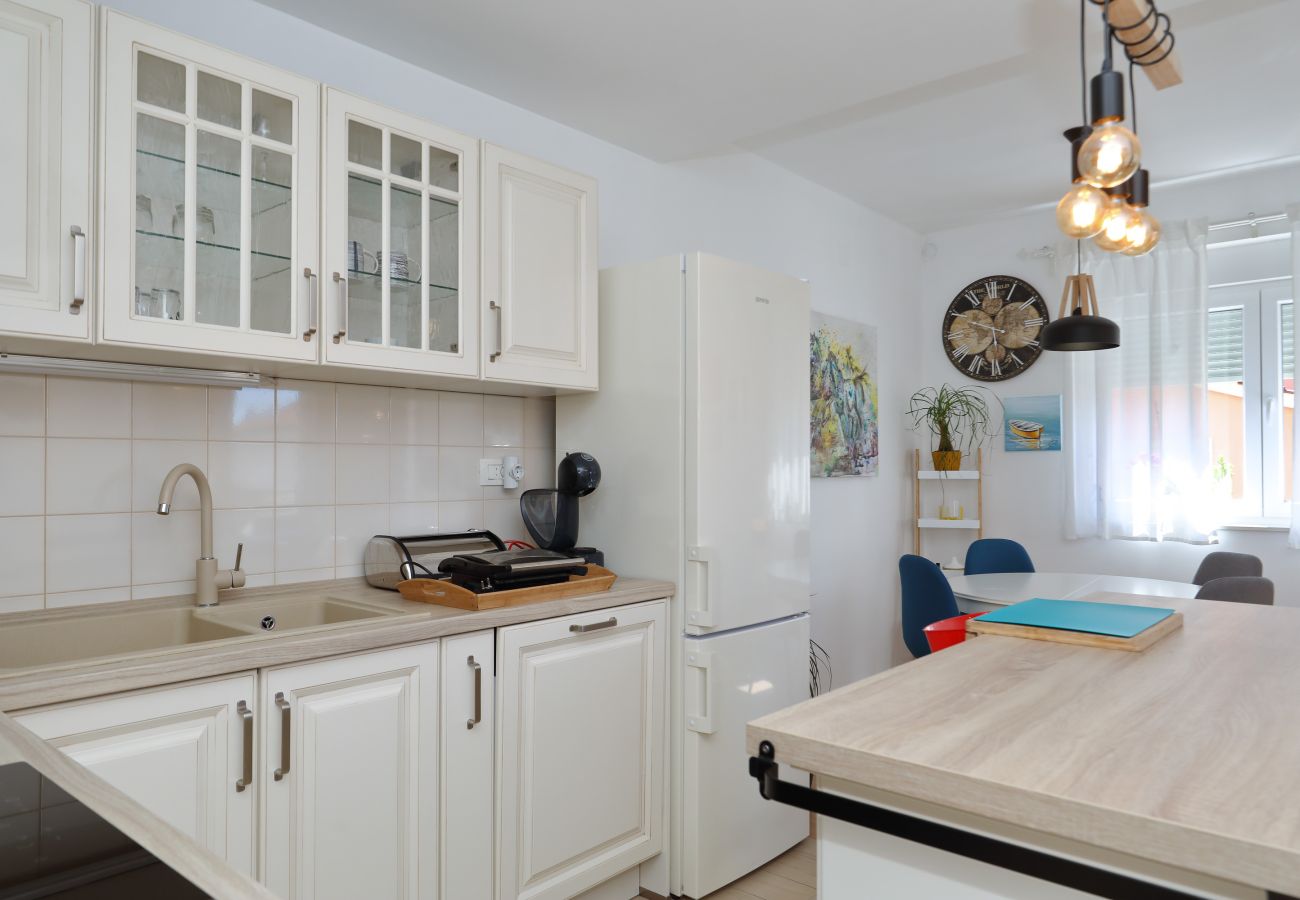 Apartment in Zadar - Bajana, Ferienwohnung für Paare, zentrale Lage