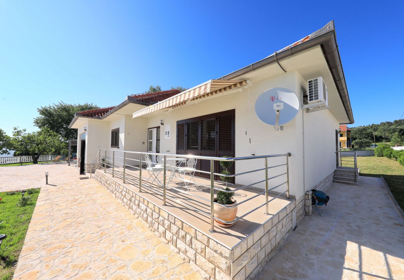 House in Ljubac - Ferienhaus ROSE