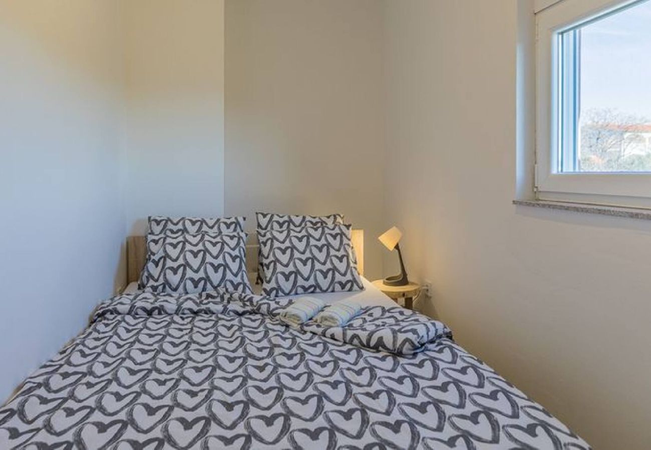 Apartment in Vrsi - Rubbi, No 2, Apartment mit Balkon, Strandnah