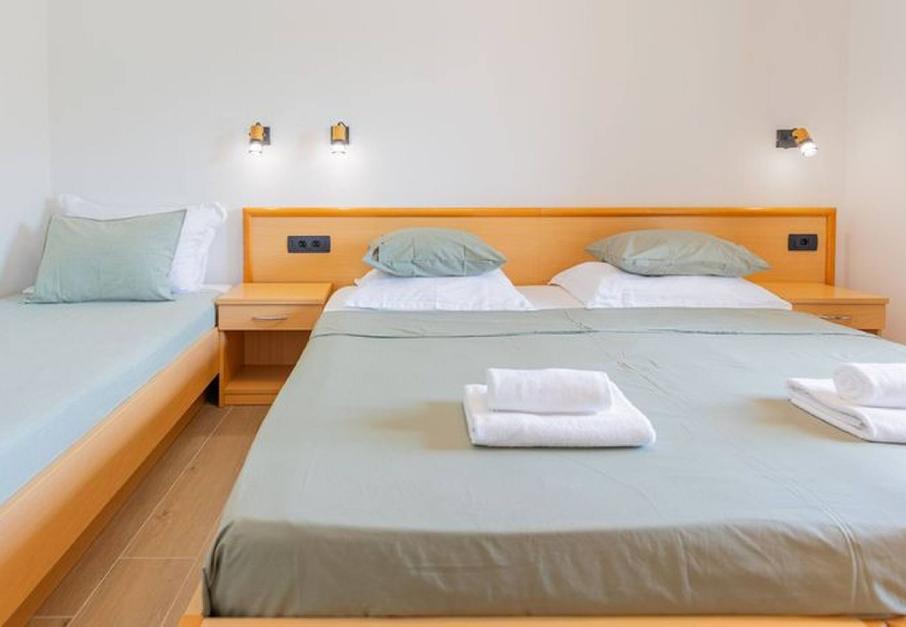 Apartment in Starigrad - Vesela, No 4