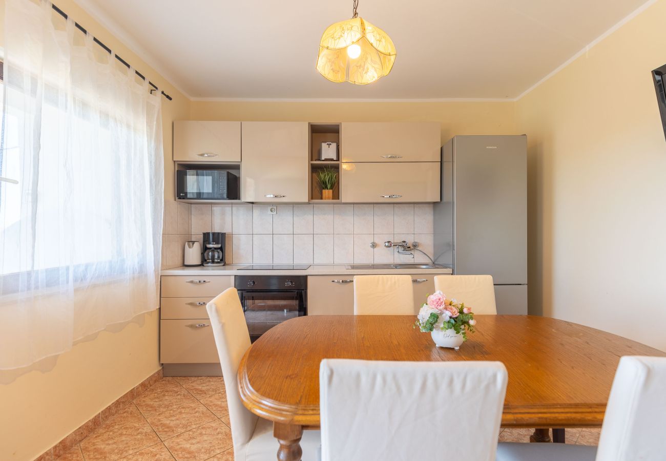 House in Kruševo - Antonija, Ruhiges Ferienhaus mit Meer & Bergblick