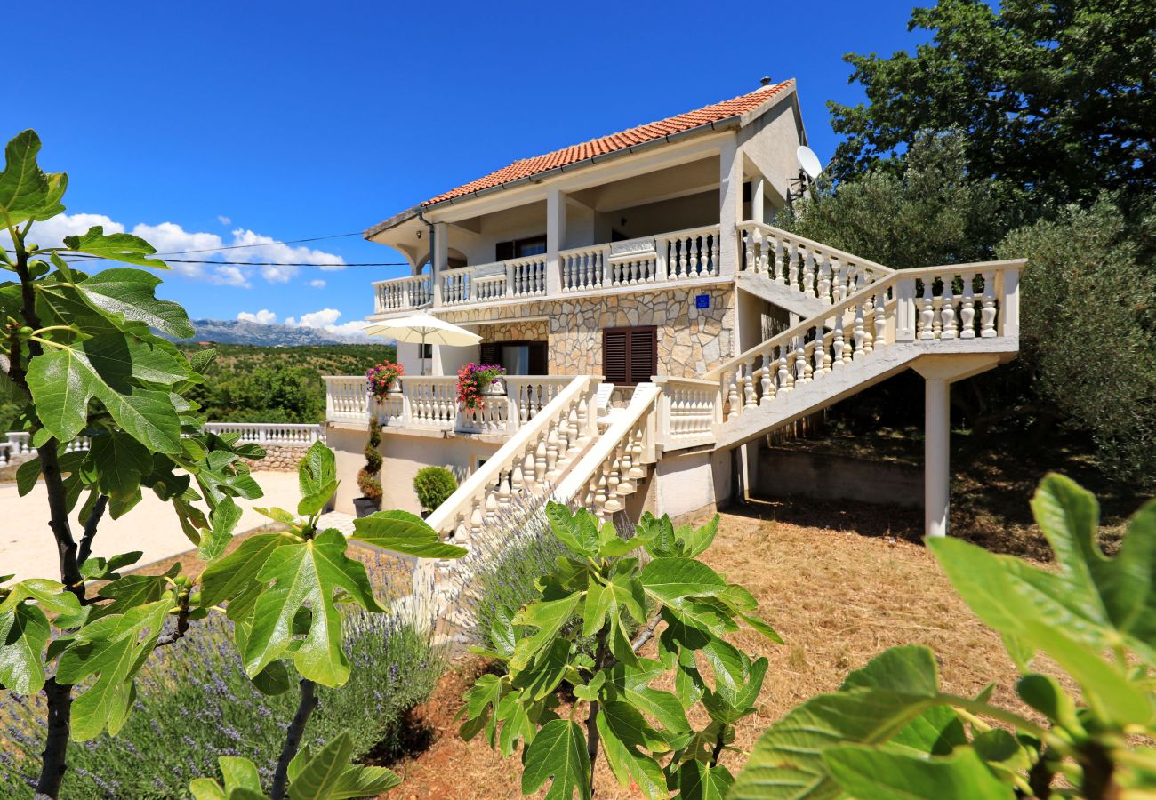 House in Kruševo - Antonija, Ruhiges Ferienhaus mit Meer & Bergblick