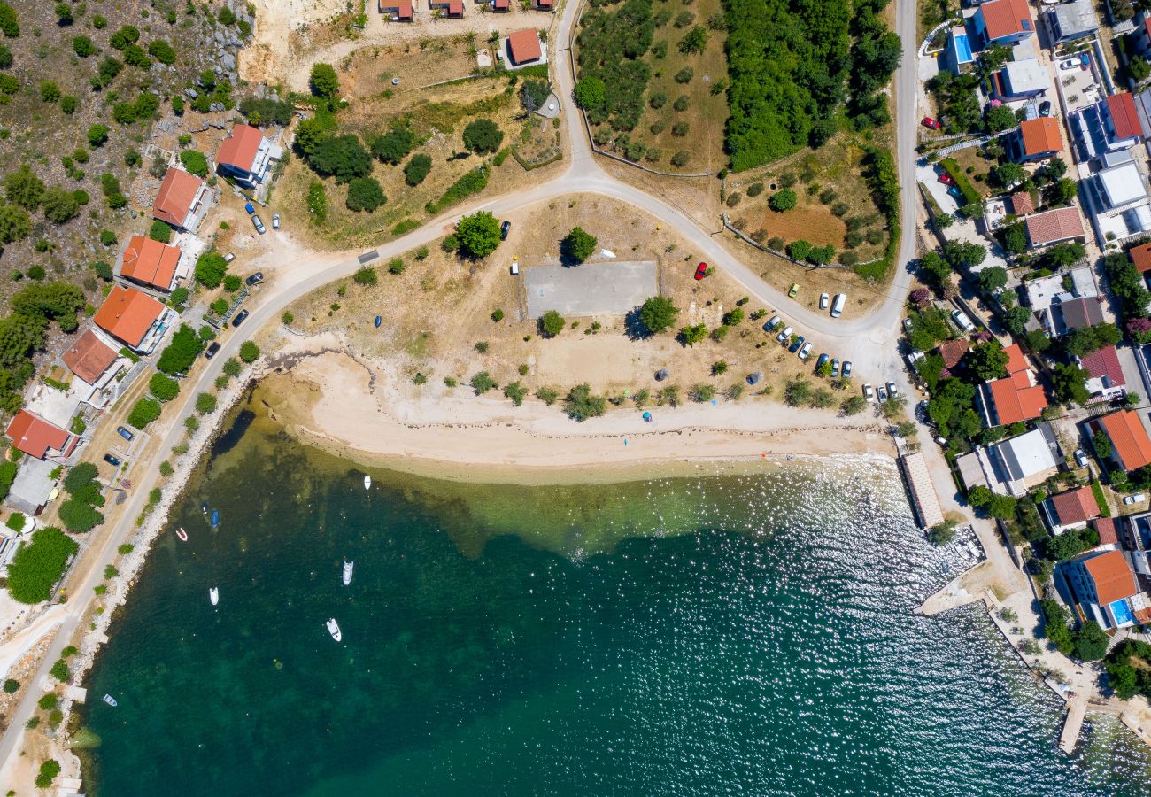 House in Kruševo - Antonija, Ruhiges Ferienhaus mit Meer & Bergblick