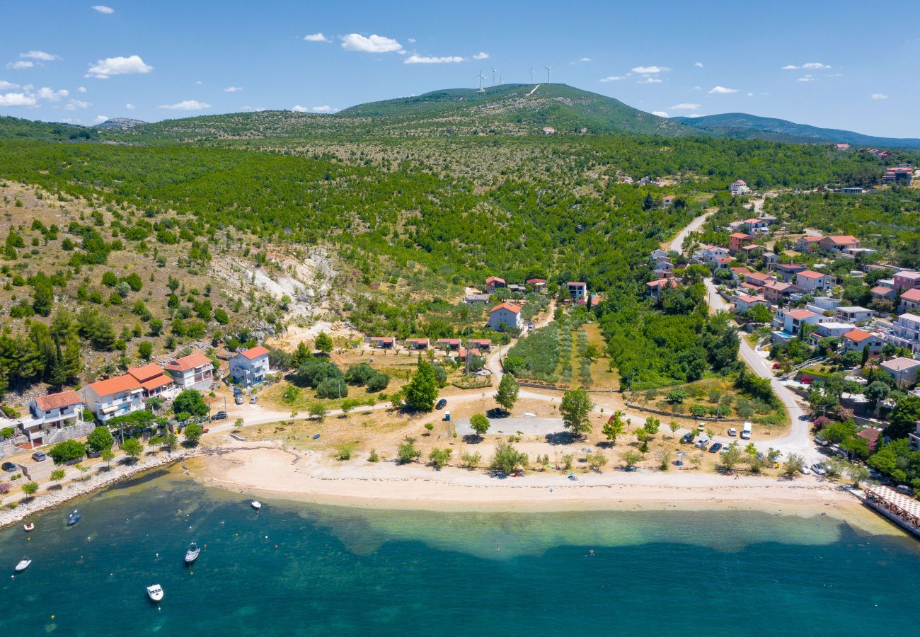 House in Kruševo - Antonija, Ruhiges Ferienhaus mit Meer & Bergblick