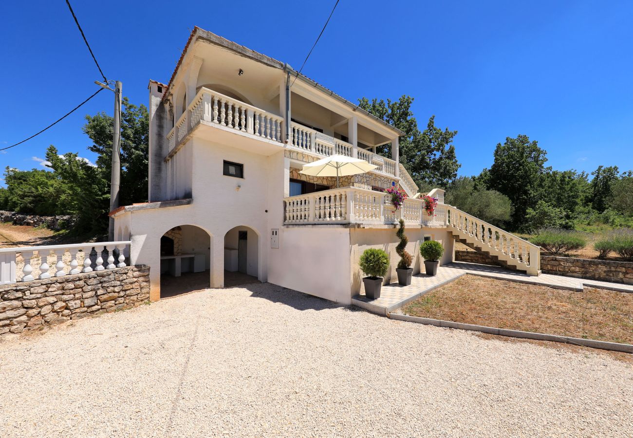 House in Kruševo - Antonija, Ruhiges Ferienhaus mit Meer & Bergblick